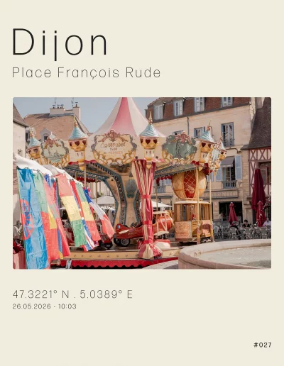 Vue sur le manège de la place François Rude, à Dijon.