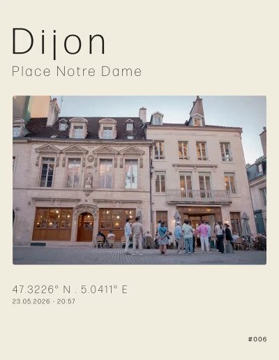 Place Notre Dame, de nombreux dijonnais attendent une table au restaurant Le Bouillon, qui vient de réouvrir ses portes après agrandissement.
