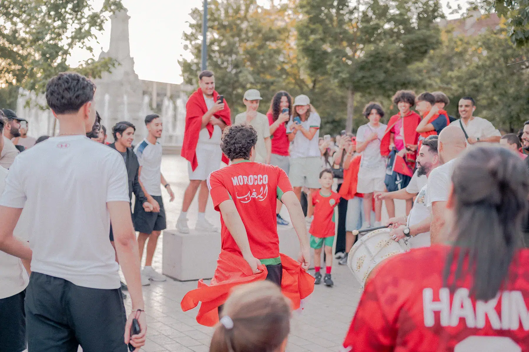 Dijon - Place de la République - Les supporters du Maroc célèbrent la qualification de leur équipe en 1/4 de finale de la Coupe du monde 2026 Dijon - Place de la République - Les supporters du Maroc célèbrent la qualification de leur équipe en 1/4 de finale
